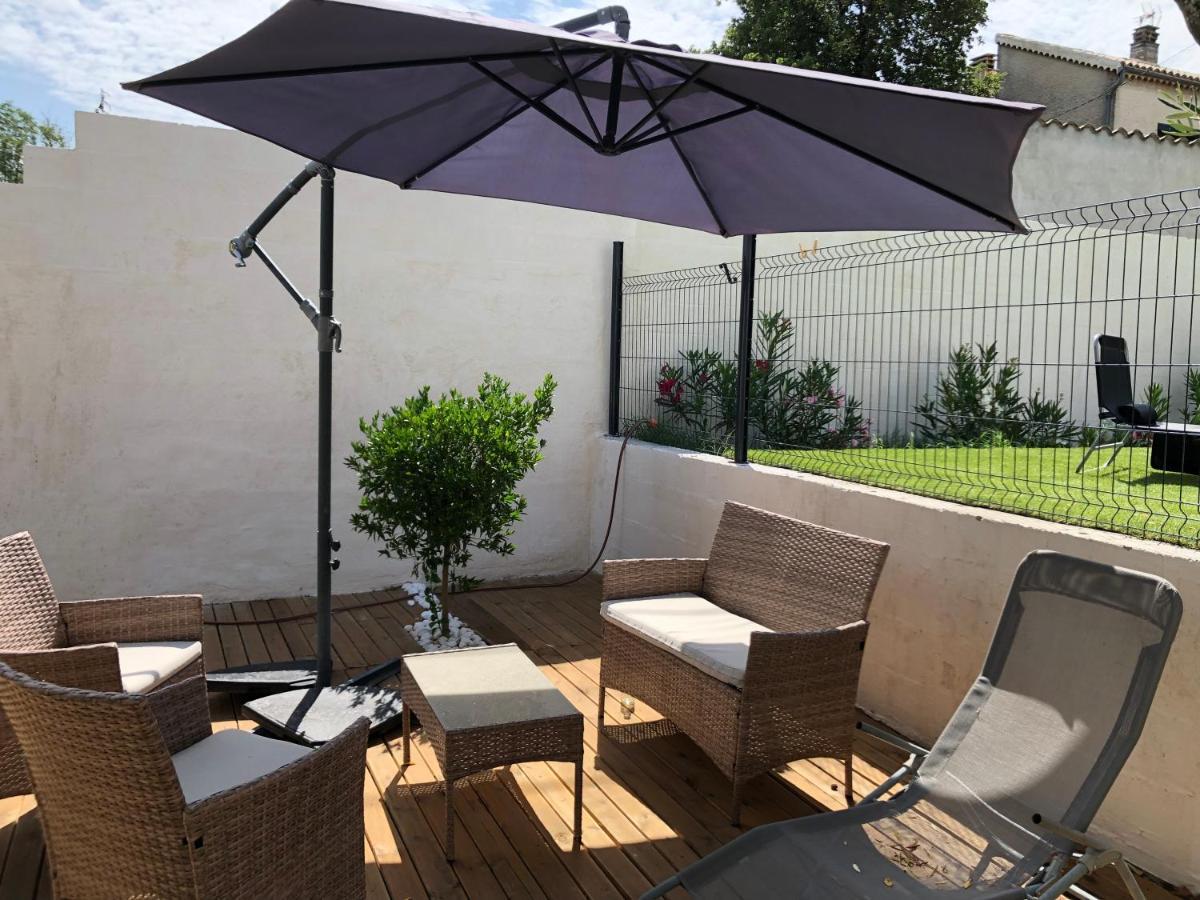 Gite climatisé pour 4 personnes avec piscine dans les hauteurs de Bollène Exterior foto
