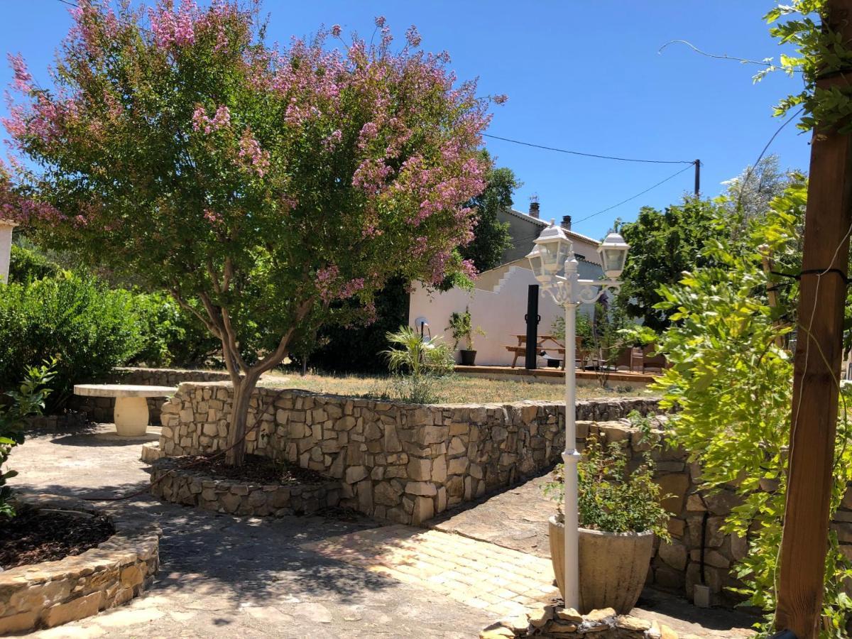 Gite climatisé pour 4 personnes avec piscine dans les hauteurs de Bollène Exterior foto