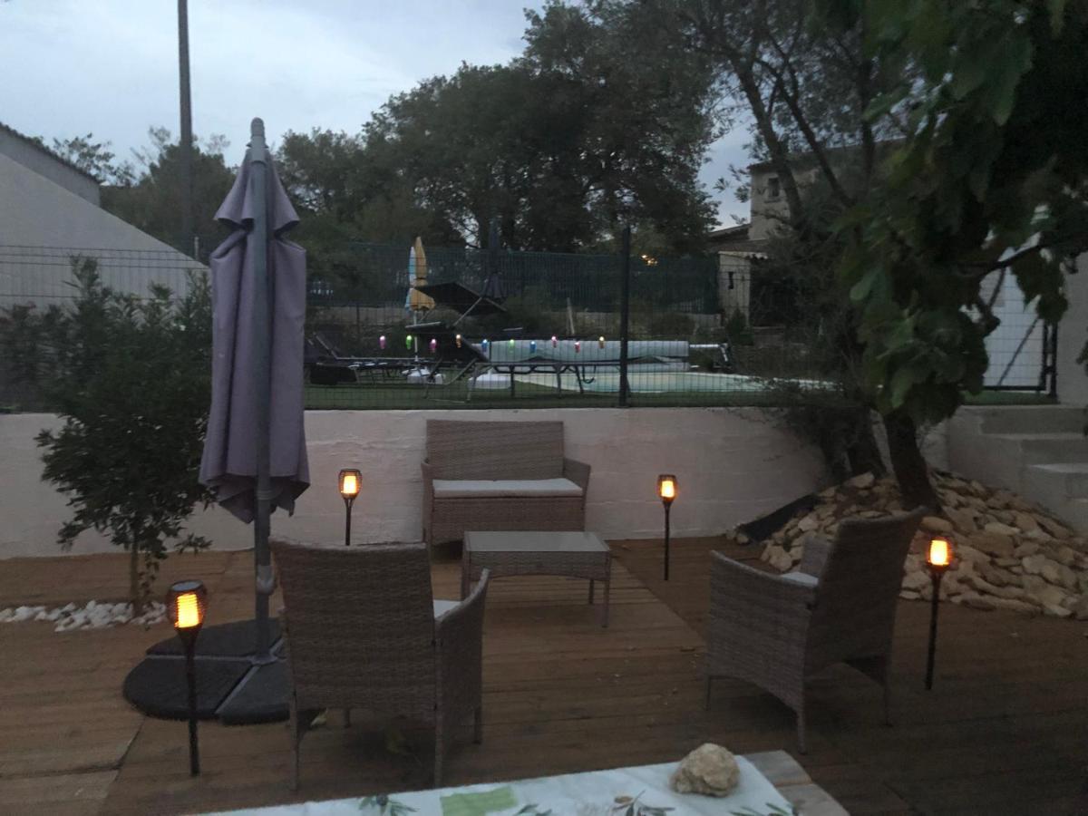 Gite climatisé pour 4 personnes avec piscine dans les hauteurs de Bollène Exterior foto