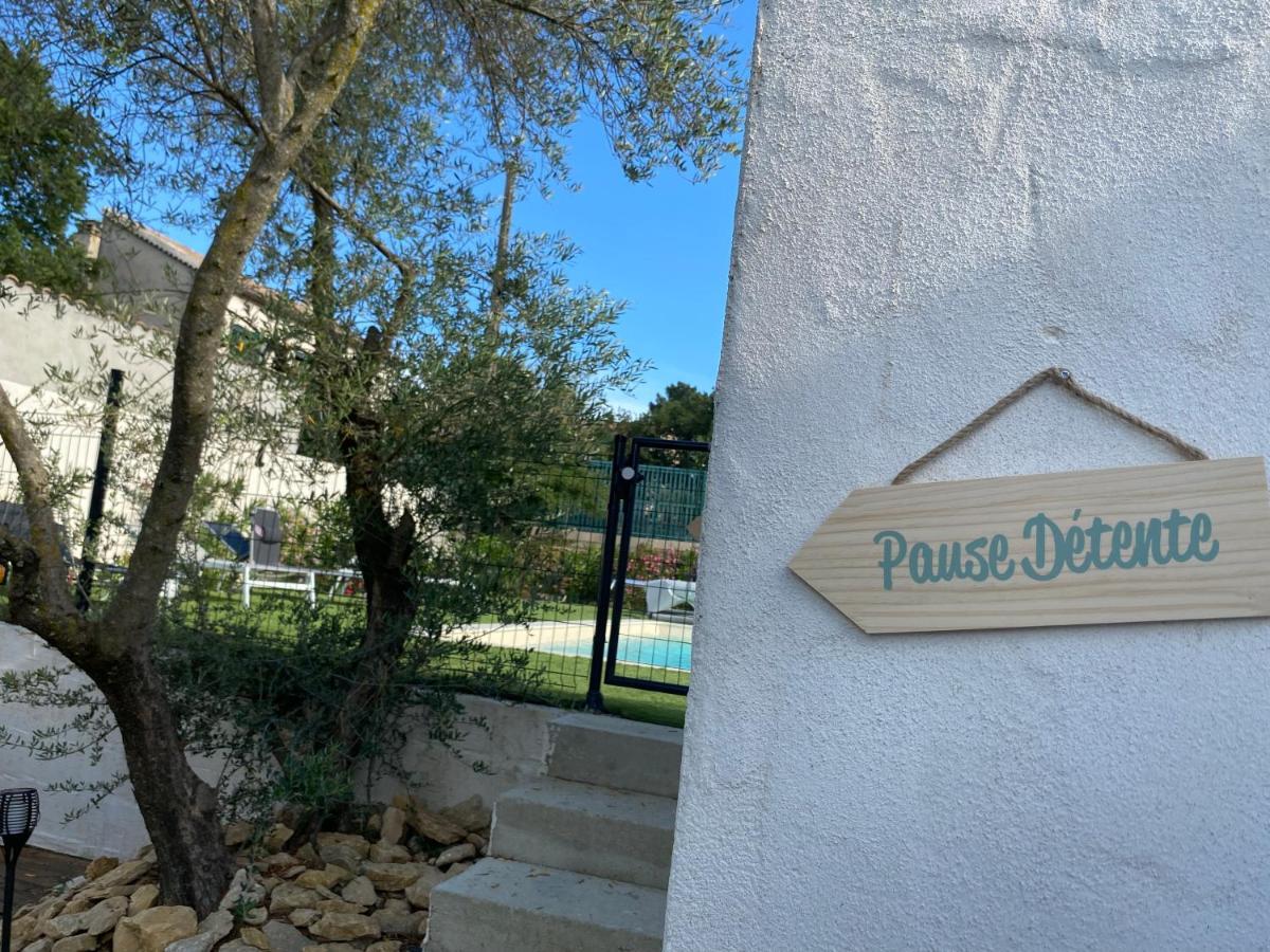 Gite climatisé pour 4 personnes avec piscine dans les hauteurs de Bollène Exterior foto
