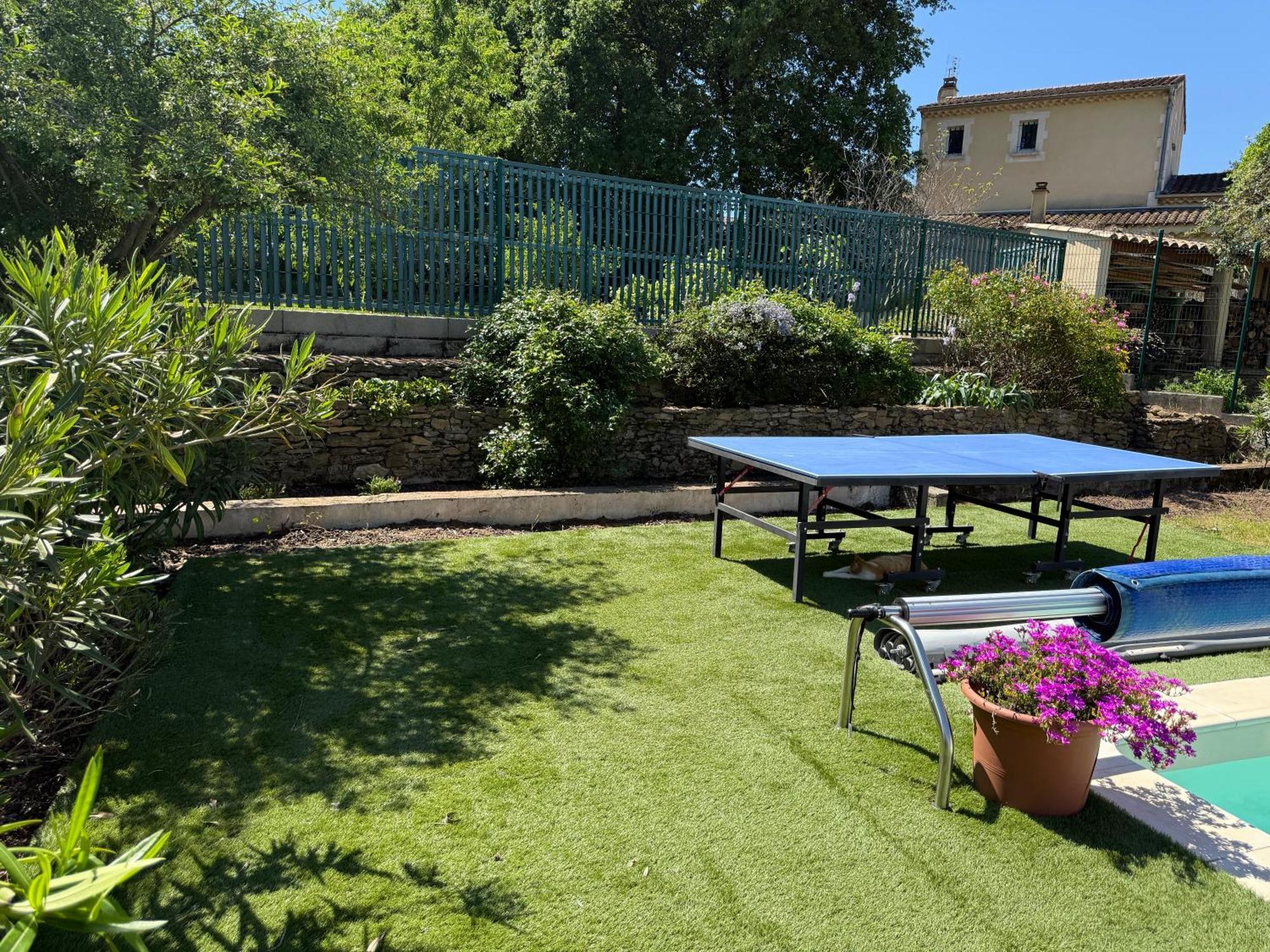 Gite climatisé pour 4 personnes avec piscine dans les hauteurs de Bollène Exterior foto
